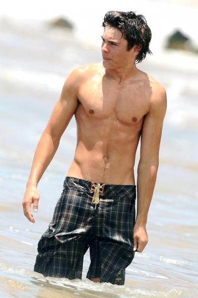 zAC Efron !!
